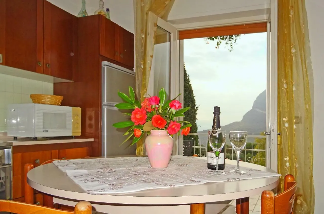 Holiday home Casa Piccini Garden By Gardadomusmea Villa Pieve